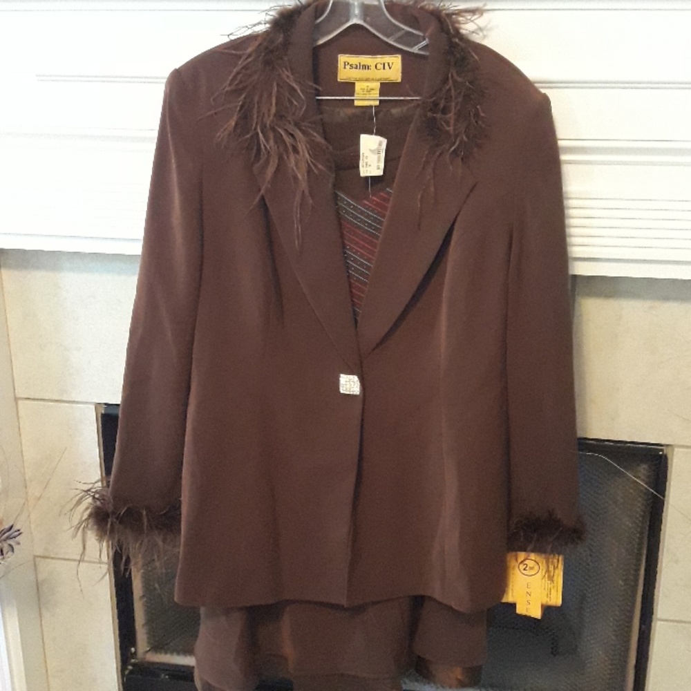 Psalm: CIV Brown Faux Fur Trimmed Skirt Suit 18